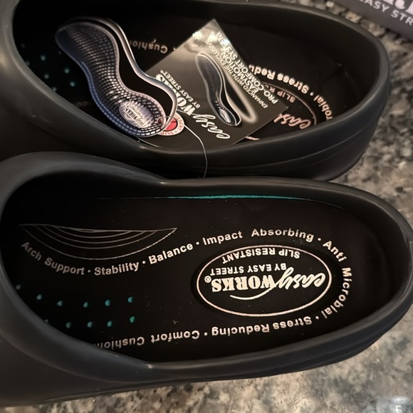 Easy works black Kris women’s slip resistant mules clogs NIB 11 - Picture 7 of 10
